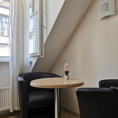Central Flat, Wifi, Clean, Oldtown, Cozy *
